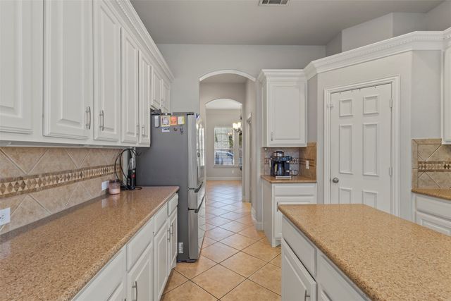 2302 Grizzly Run Lane, Euless, TX 76039
