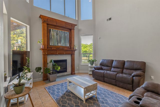 2302 Grizzly Run Lane, Euless, TX 76039