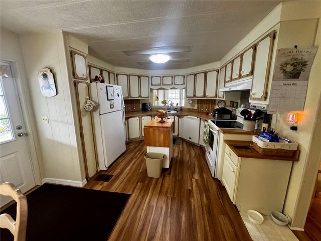 5619 BAYSHORE ROAD 142, Palmetto, FL 34221