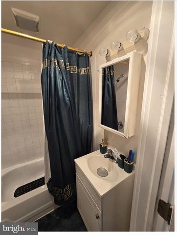 511 CHESTER PIKE, Sharon Hill, PA 19079