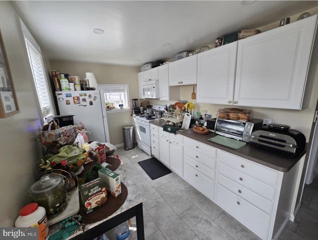 511 CHESTER PIKE, Sharon Hill, PA 19079