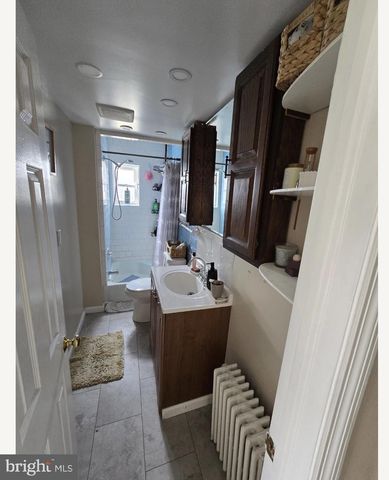 511 CHESTER PIKE, Sharon Hill, PA 19079