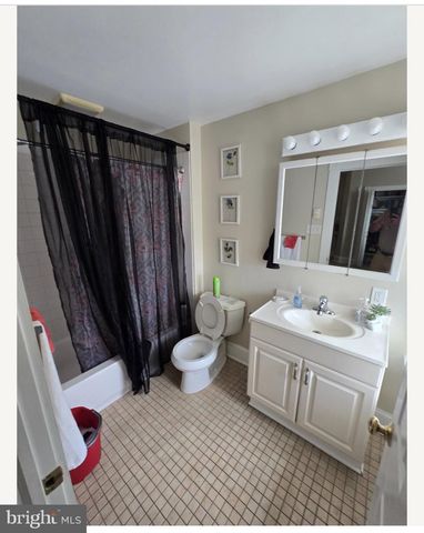 511 CHESTER PIKE, Sharon Hill, PA 19079