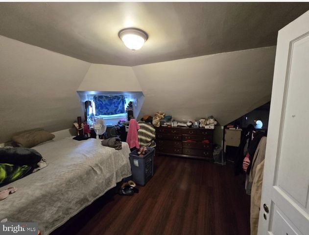 511 CHESTER PIKE, Sharon Hill, PA 19079