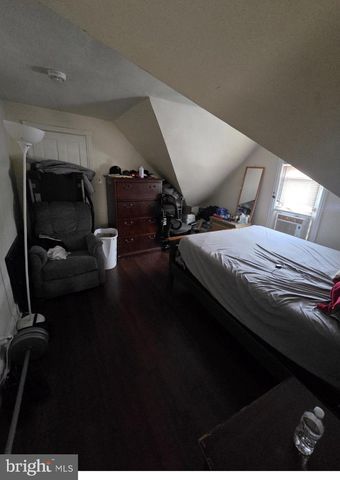 511 CHESTER PIKE, Sharon Hill, PA 19079