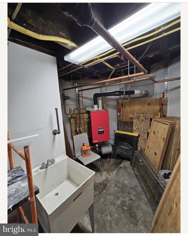 511 CHESTER PIKE, Sharon Hill, PA 19079