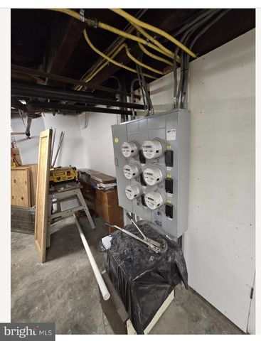 511 CHESTER PIKE, Sharon Hill, PA 19079