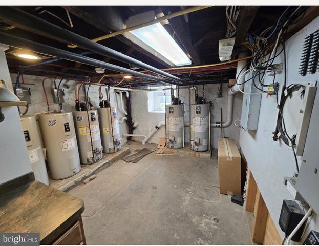 511 CHESTER PIKE, Sharon Hill, PA 19079