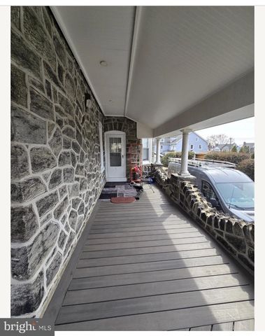 511 CHESTER PIKE, Sharon Hill, PA 19079