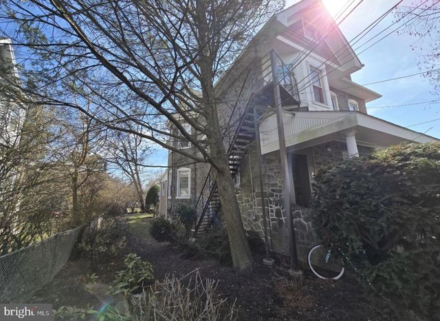 511 CHESTER PIKE, Sharon Hill, PA 19079