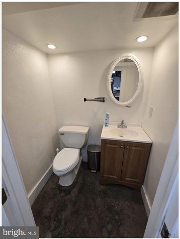 511 CHESTER PIKE, Sharon Hill, PA 19079