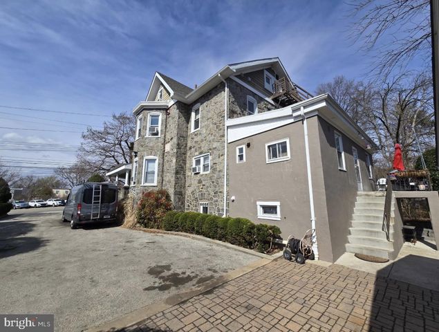 511 CHESTER PIKE, Sharon Hill, PA 19079