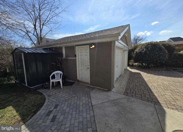 511 CHESTER PIKE, Sharon Hill, PA 19079