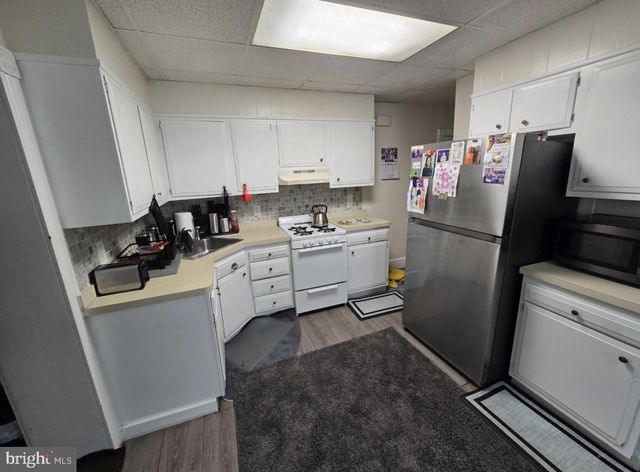 511 CHESTER PIKE, Sharon Hill, PA 19079