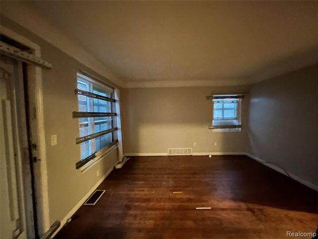 6718 Grandville Avenue, Detroit, MI 48228