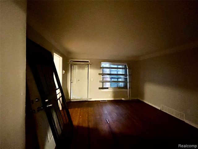 6718 Grandville Avenue, Detroit, MI 48228