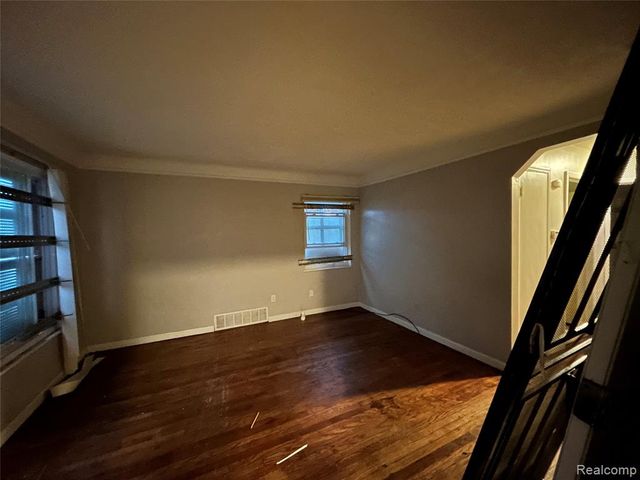 6718 Grandville Avenue, Detroit, MI 48228