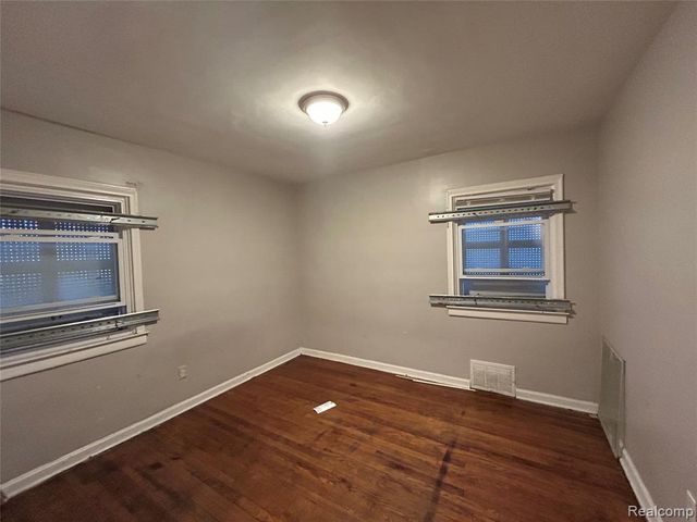 6718 Grandville Avenue, Detroit, MI 48228