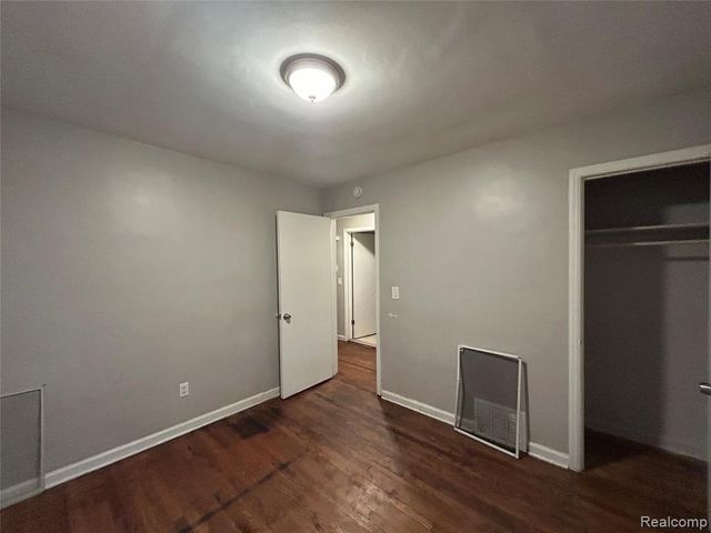 6718 Grandville Avenue, Detroit, MI 48228