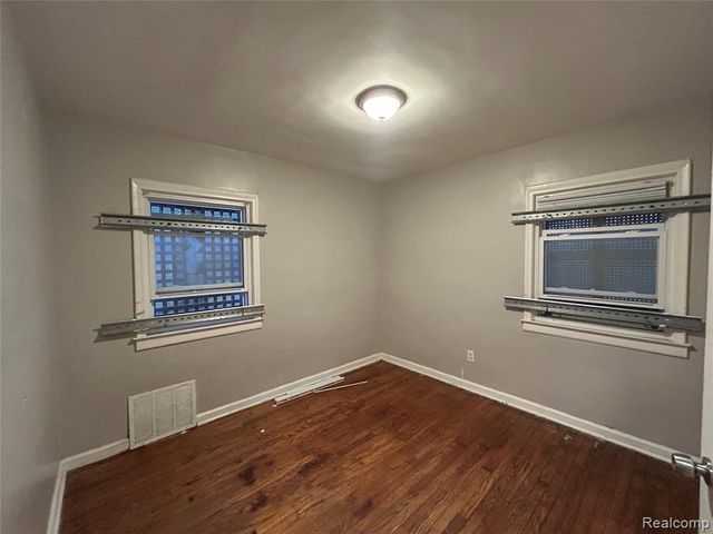 6718 Grandville Avenue, Detroit, MI 48228