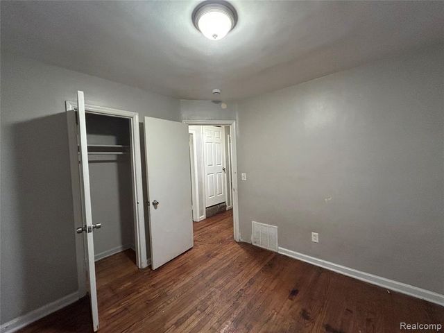 6718 Grandville Avenue, Detroit, MI 48228