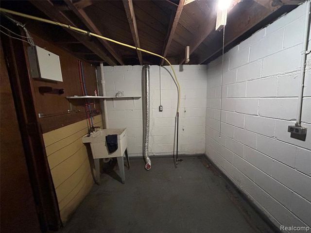 6718 Grandville Avenue, Detroit, MI 48228