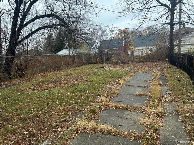 6718 Grandville Avenue, Detroit, MI 48228