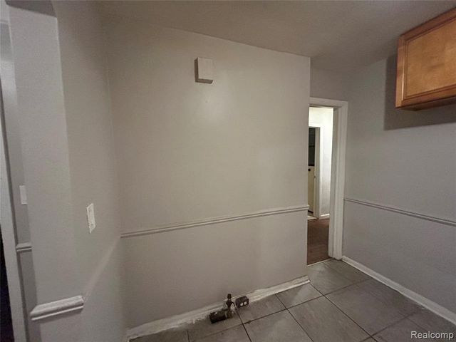 6718 Grandville Avenue, Detroit, MI 48228