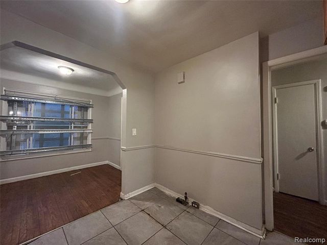 6718 Grandville Avenue, Detroit, MI 48228