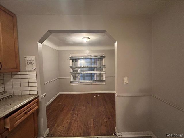 6718 Grandville Avenue, Detroit, MI 48228