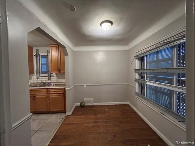 6718 Grandville Avenue, Detroit, MI 48228