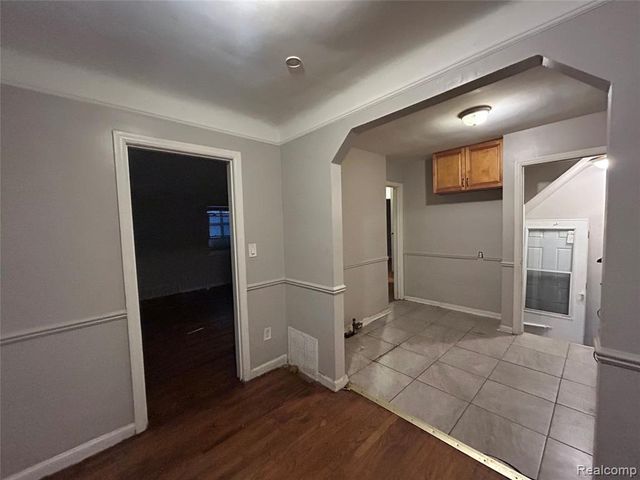 6718 Grandville Avenue, Detroit, MI 48228