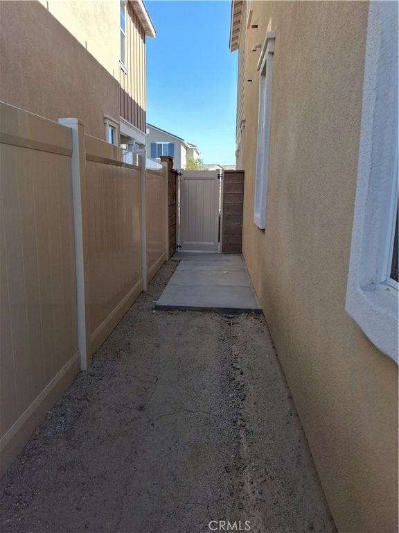 Image 10 of property listing at 31322 MINERS RIDGE Loop, Winchester, CA 92596
