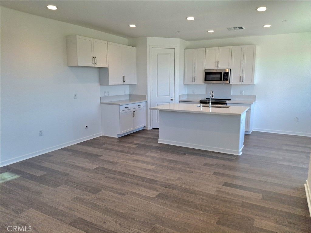 Image 4 of property listing at 31322 MINERS RIDGE Loop, Winchester, CA 92596