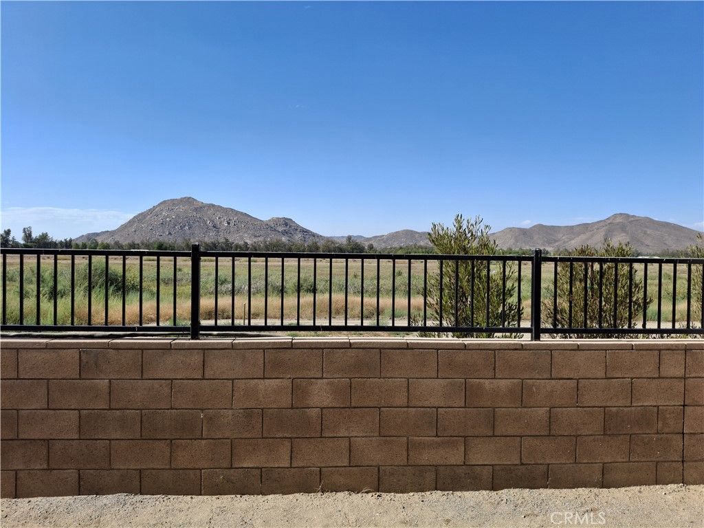 Image 8 of property listing at 31322 MINERS RIDGE Loop, Winchester, CA 92596