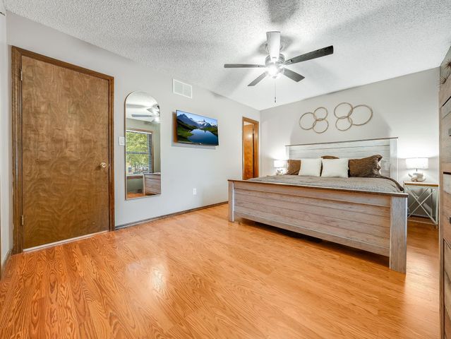 1409 N Wagon Wheel Ct, Derby, KS 67037