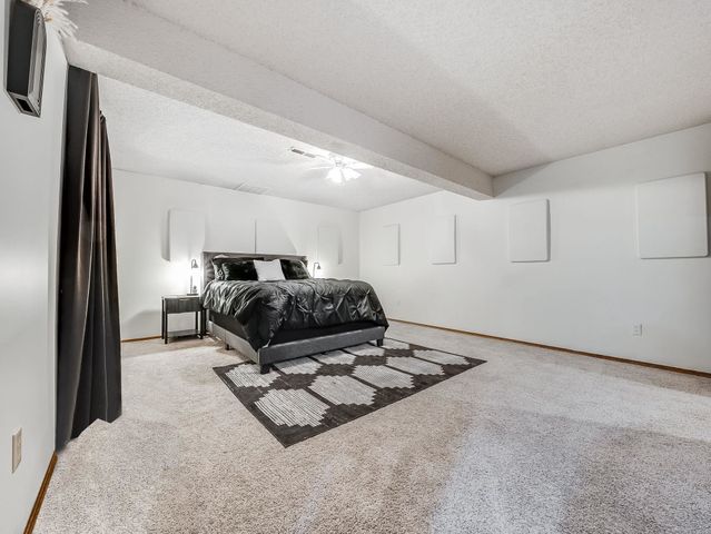 1409 N Wagon Wheel Ct, Derby, KS 67037