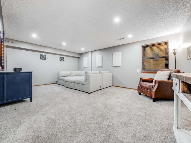 1409 N Wagon Wheel Ct, Derby, KS 67037