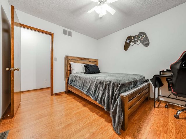 1409 N Wagon Wheel Ct, Derby, KS 67037