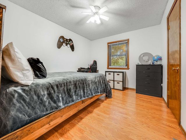 1409 N Wagon Wheel Ct, Derby, KS 67037