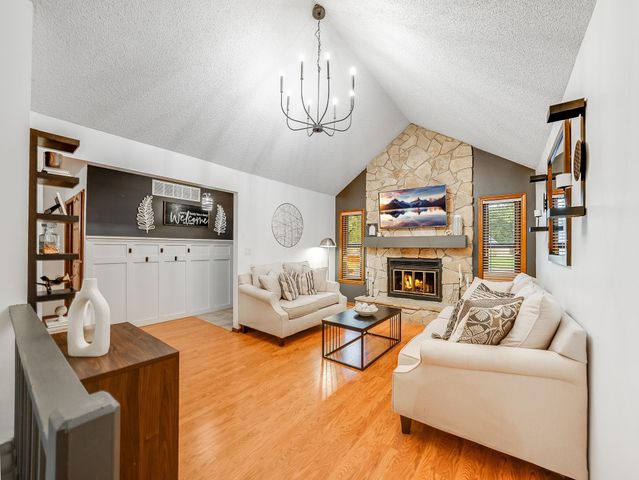 1409 N Wagon Wheel Ct, Derby, KS 67037
