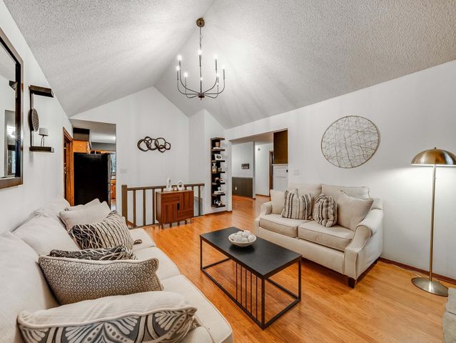 1409 N Wagon Wheel Ct, Derby, KS 67037