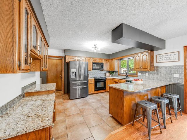 1409 N Wagon Wheel Ct, Derby, KS 67037