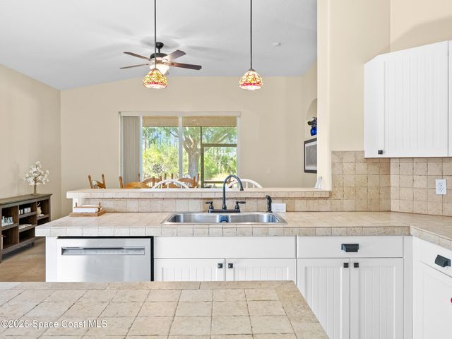 319 Gardendale Circle SE, Palm Bay, FL 32909
