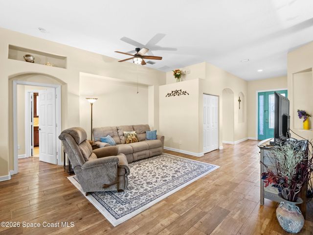 319 Gardendale Circle SE, Palm Bay, FL 32909