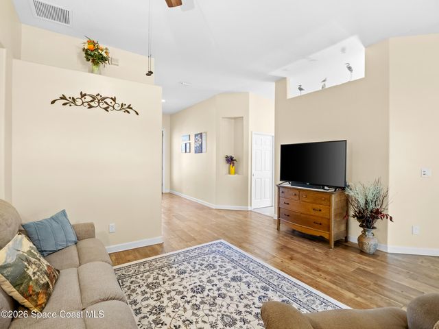 319 Gardendale Circle SE, Palm Bay, FL 32909