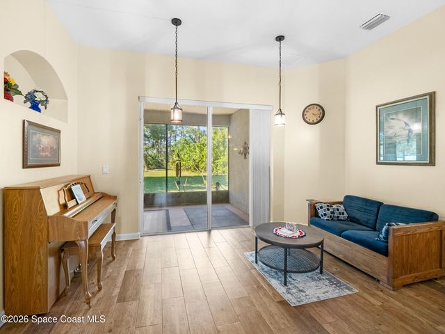 319 Gardendale Circle SE, Palm Bay, FL 32909