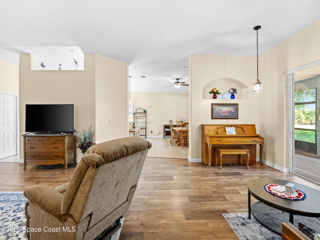 319 Gardendale Circle SE, Palm Bay, FL 32909
