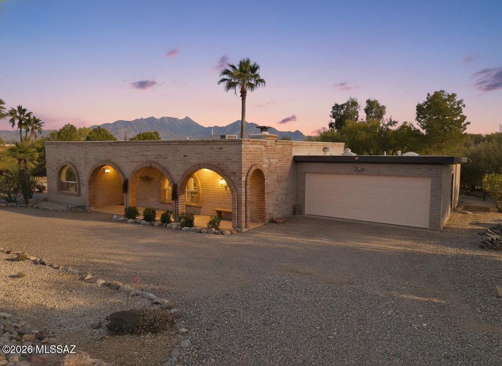 661 W Vía De Suenos, Green Valley, AZ 85622