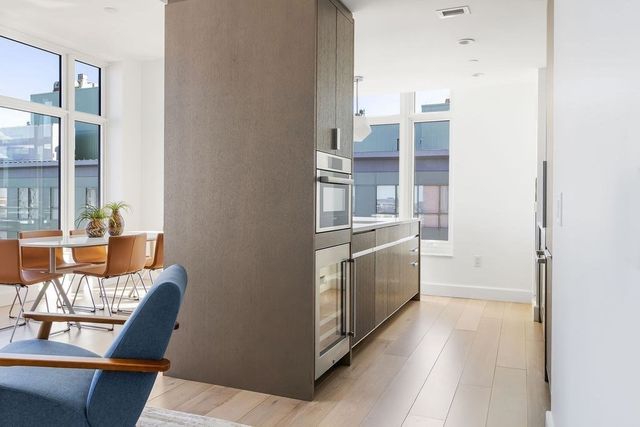 100 Lovejoy Wharf PH1A, Boston, MA 02114